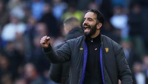 Pelatih kepala Manchester United, Ruben Amorim, bereaksi dalam pertandingan Liga Inggris&nbsp;melawan Tottenham Hotspur di London, Inggris, Sabtu (8/11/2025). (AP Photo/Ian Walton)