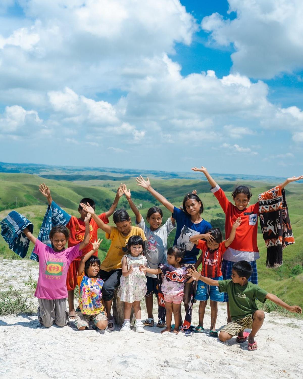 Potret Liburan Ria Ricis dan Moana di Sumba, Mulai Naik Kuda hingga Main Kano di Sungai
