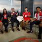 Chef de Mission (CdM) kontingen Indonesia di SEA Games 2021, Ferry Kono bersama atlet. (Tim CDC NOC Indonesia/Tim CdM)