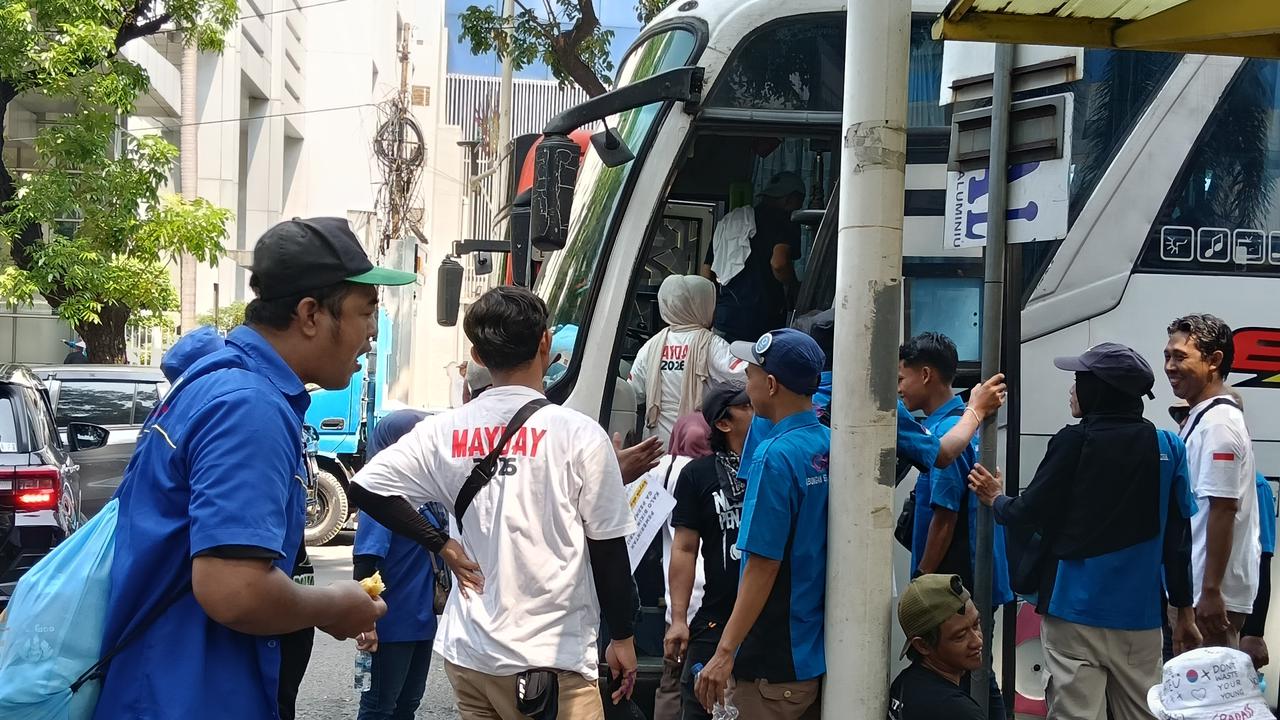 Jeritan Buruh Saat May Day: Upah di Bawah UMR hingga Masalah Outsourcing