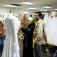 Tak mudah untuk Eiko Ishioka bertahan dengan pekerjaannya yang dulu masih jarang dilakukan oleh wanita Jepang. (Foto: JAN THIJS - © 2012 RELATIVITY MEDIA/Mirror)