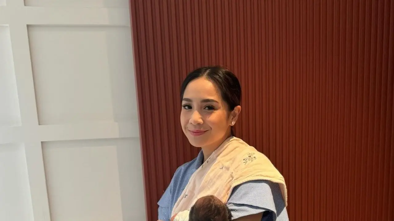 Raffi Ahmad dan Nagita Slavina Diduga Angkat Bayi Lily, Apa Saja Syarat Adopsi Anak? (Sumber: Instagram/raffinagita1717)