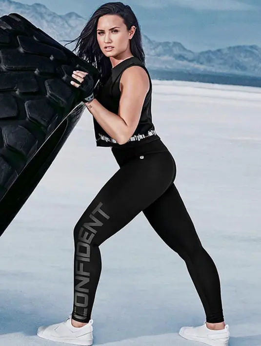 Menjadi sosok yang memiliki banyak penggemar, ternyata Demi punya cerita di masa lalu yang cukup menyedihkan. Tak risau, justru ia merasa bersyukur dengan kejadian yang menimpanya tersebut. (Instagram/ddlovato)