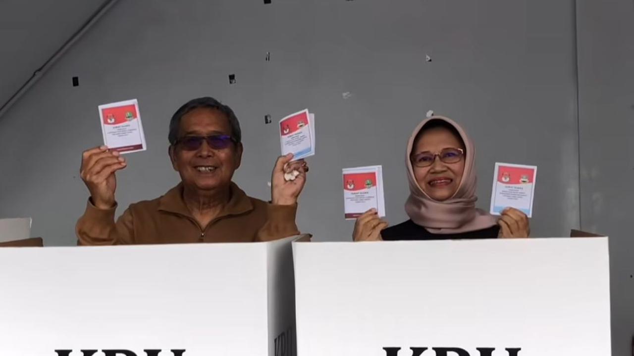Ronal Surapradja Ajak Orangtua ke TPS, Momen Haru di Tengah Pilkada Jawa Barat 2024