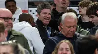 Musisi Inggri, Noel Gallagher, menyaksikan pertandingan Premier League antara Everton dan Manchester City di Stadion Hill Dickinson di Liverpool pada 4 Mei 2026. (PETER POWELL/AFP)