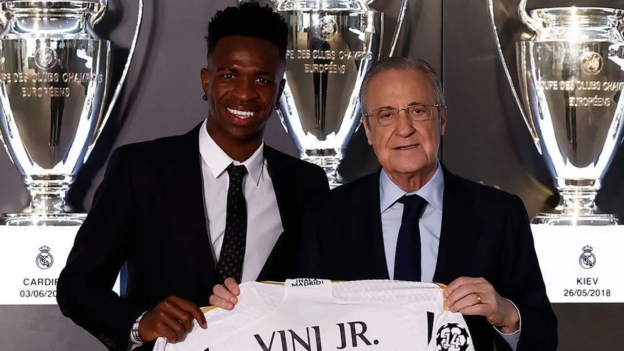 FOTO Pemain Real Madrid, Vinicius Junior dengan Presiden Klub Florentino Perez