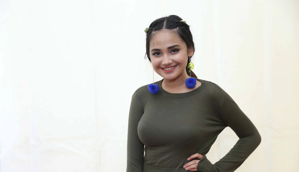 Untuk kali pertama pemain sinetron Mermaid in Love 2 merayakan tahun baru di Ancol. Melihat antusias penggemar yang membludak dalam acara meet and great sinetron Mermaid in Love 2 membuatnya terharu. (Nurwahyunan/Bintang.com)