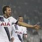 Harry Kane rayakan goal pertama untuk Tottenham (Reuters)