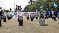 Suasana peringatan Hari Buruh di Patung Kuda Jakarta, Sabtu (1/5/2021). (Liputan6.com/Ady Anugrahadi)