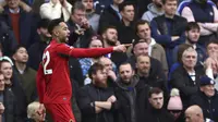 Matheus Cunha sukses mencetak hattrick saat mempermalukan Chelsea di kandangnya sendiri. Pada laga yang digelar di Stamford Bridge itu Wolverhampton Wanderers, menang dengan skor 4-2. (AP Photo/Ian Walton)