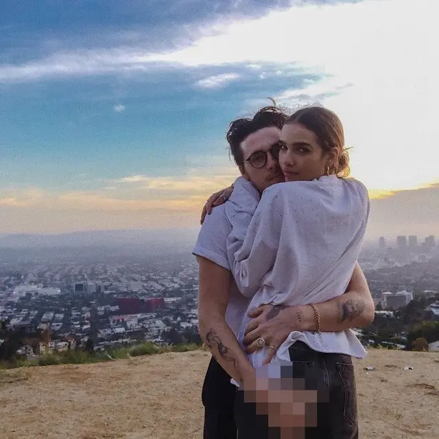 Brooklyn Beckham peluk erat Hana Cross