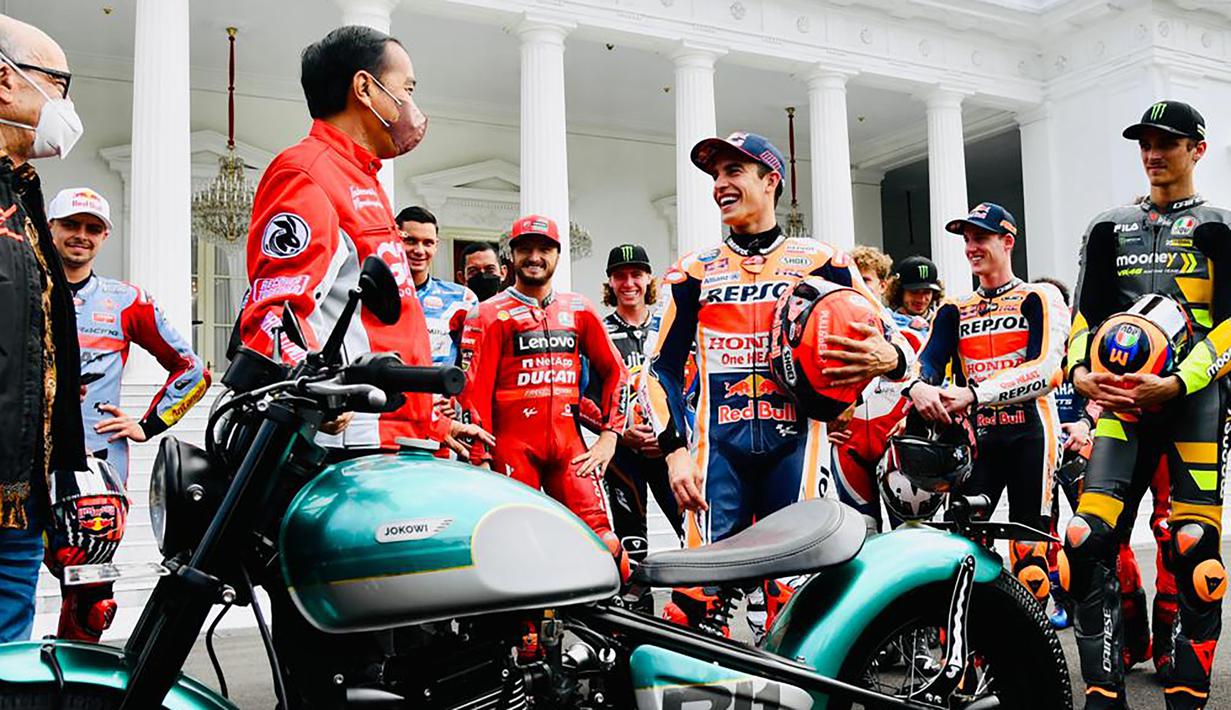 Bertempat di Istana Merdeka, Rabu (16/3/2022), Presiden RI Joko Widodo berkesempatan menjamu 20 pembalap dari berbagai kelas yang akan berlaga di MotoGP 2022 Pertamina Grand Prix of Indonesia, 18-20 Maret 2022 di Sirkuit Internasional Mandalika, NTB. (Biro Pers Sekretariat Presiden/Laily Rachev)