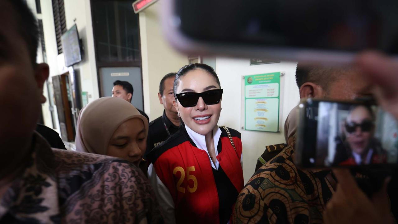 FOTO: Artis  Nikita Mirzani Dituntut 11 Tahun Penjara dalam Kasus Pemerasan dan TPPU