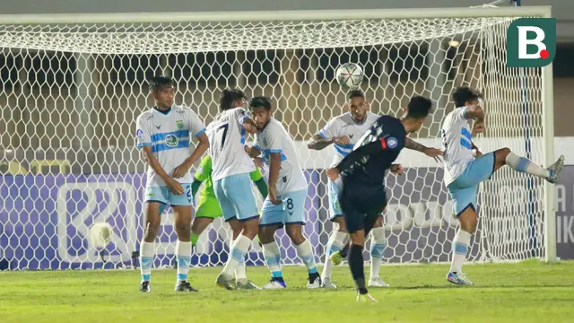 Foto: Dua Gol Carlos Fortes Warnai Kemenangan 3-0 Arema FC atas Persela dalam Derbi Jatim di BRI Liga 1