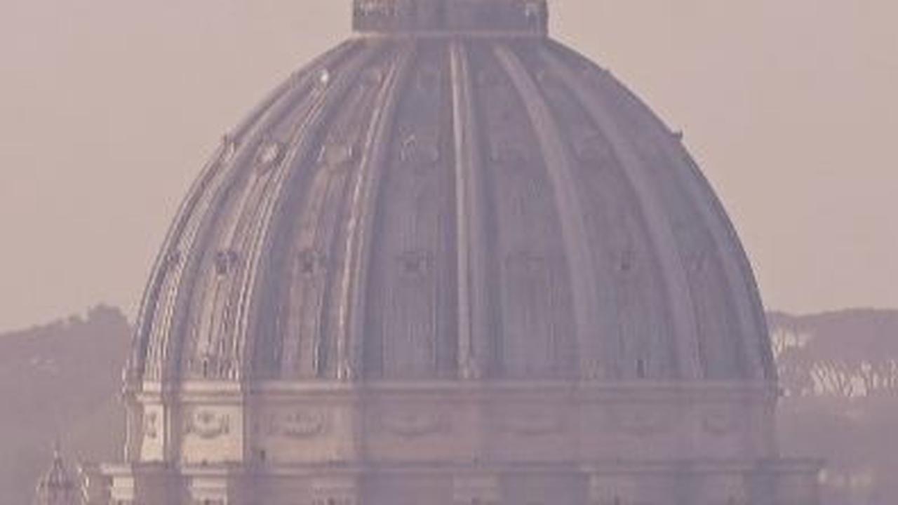 Kantor berita Il Messaggero melaporkan bahwa kualitas udara di Roma memburuk dengan melampaui batas Pm10 akibat debu-debu dari Gurun Sahara.&nbsp;Tiziana Fabi/AFP