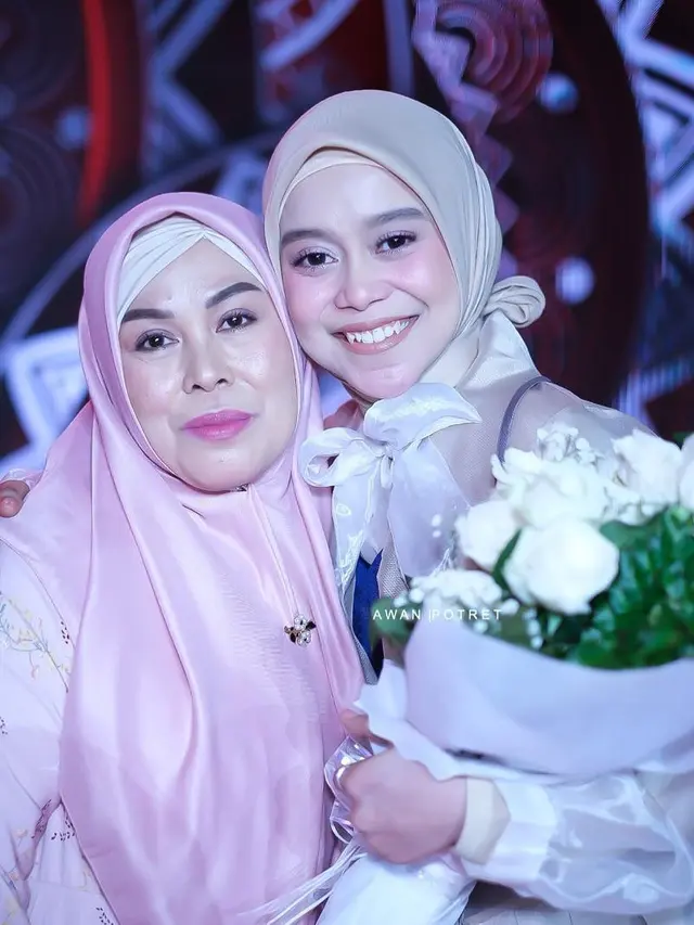 6 Potret Mama Redi, Ibunda Lesty Kejora yang Awet Muda