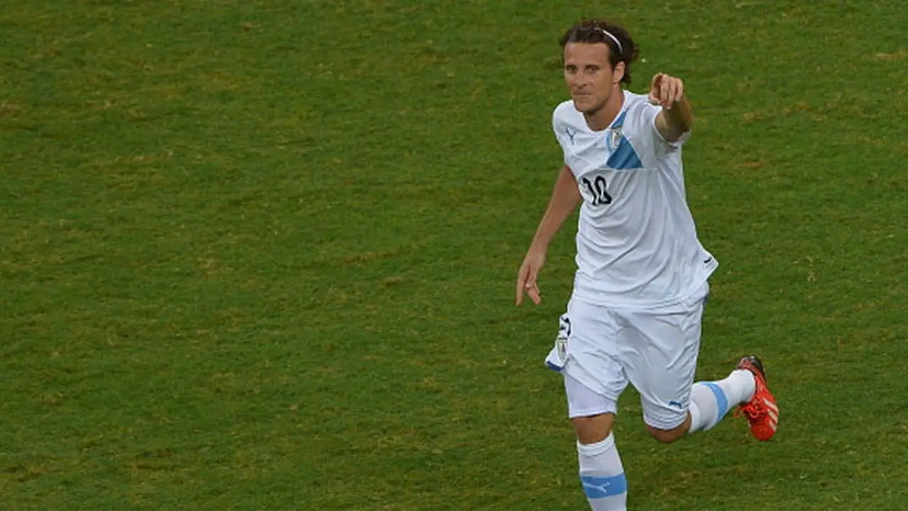diego-forlan-131122c.jpg