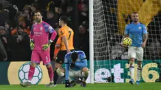 Reaksi para pemain Manchester City setelah pemain Wolverhampton Wanderers, Matt Doherty mencetak gol ke gawang mereka pada pertandingan Liga Inggris di Molineux Stadium, Wolverhampton, Inggris, Jumat (27/12/2019). Wolverhampton Wanderers menang 3-2. (AP Photo/Rui Vieira)