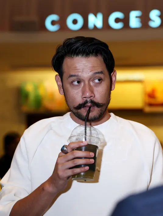 Pengalaman Dwi Sasono di dunia akting sudah sangat banyak, berbagai karakter telah ia perankan. Kali ini Dwi harus berperan sebagai penyandang autisme di film ‘Malaikat Kecil’. (Nurwahyunan/Bintang.com)