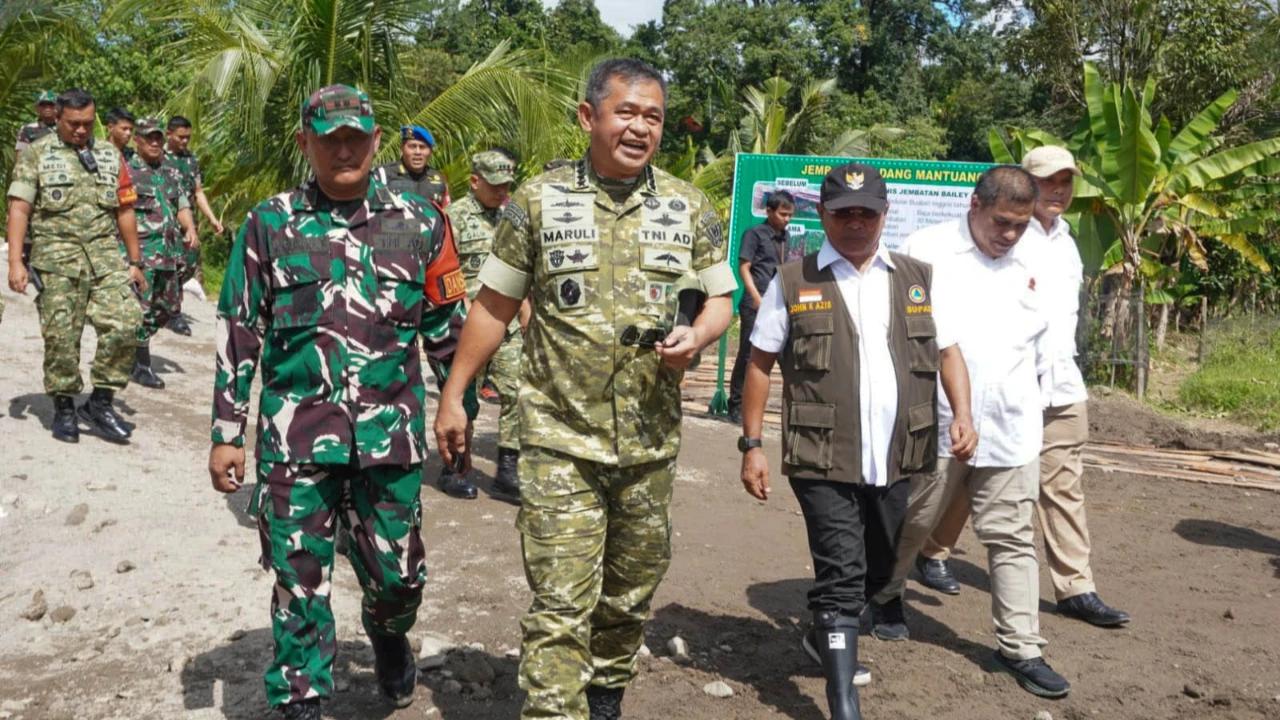 VIDEO: Kasad Emosi Tunjukkan Bukti Kejahatan di Lokasi Bencana Sumatera "Ada Orang Sebiadab ini!"