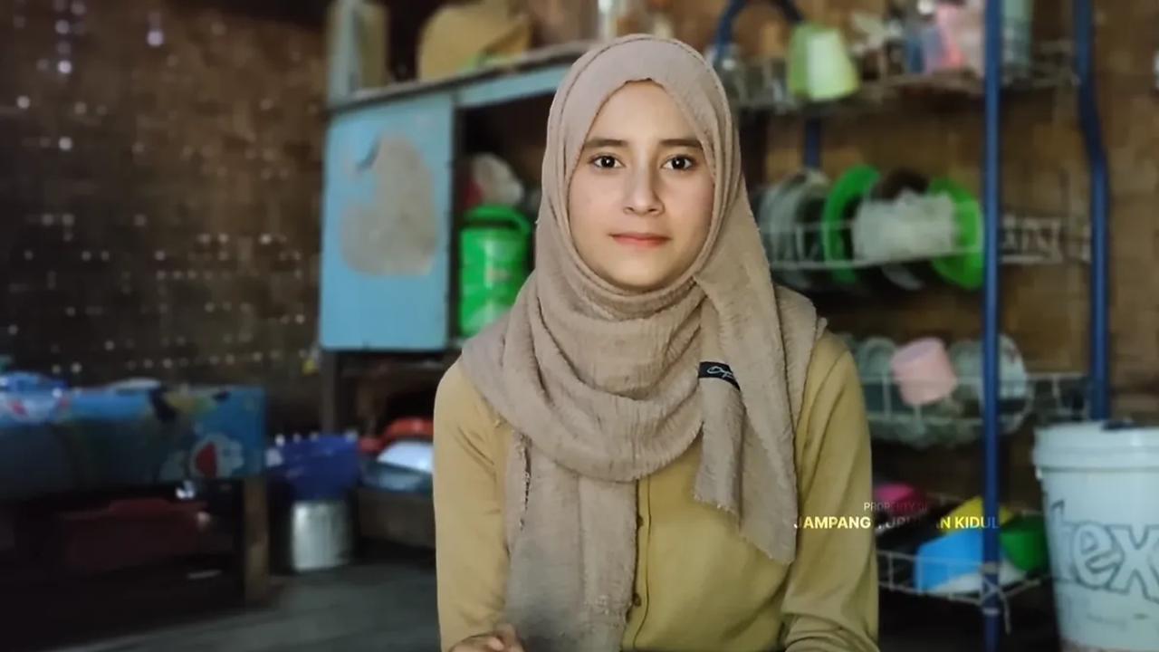 Tampil sederhana