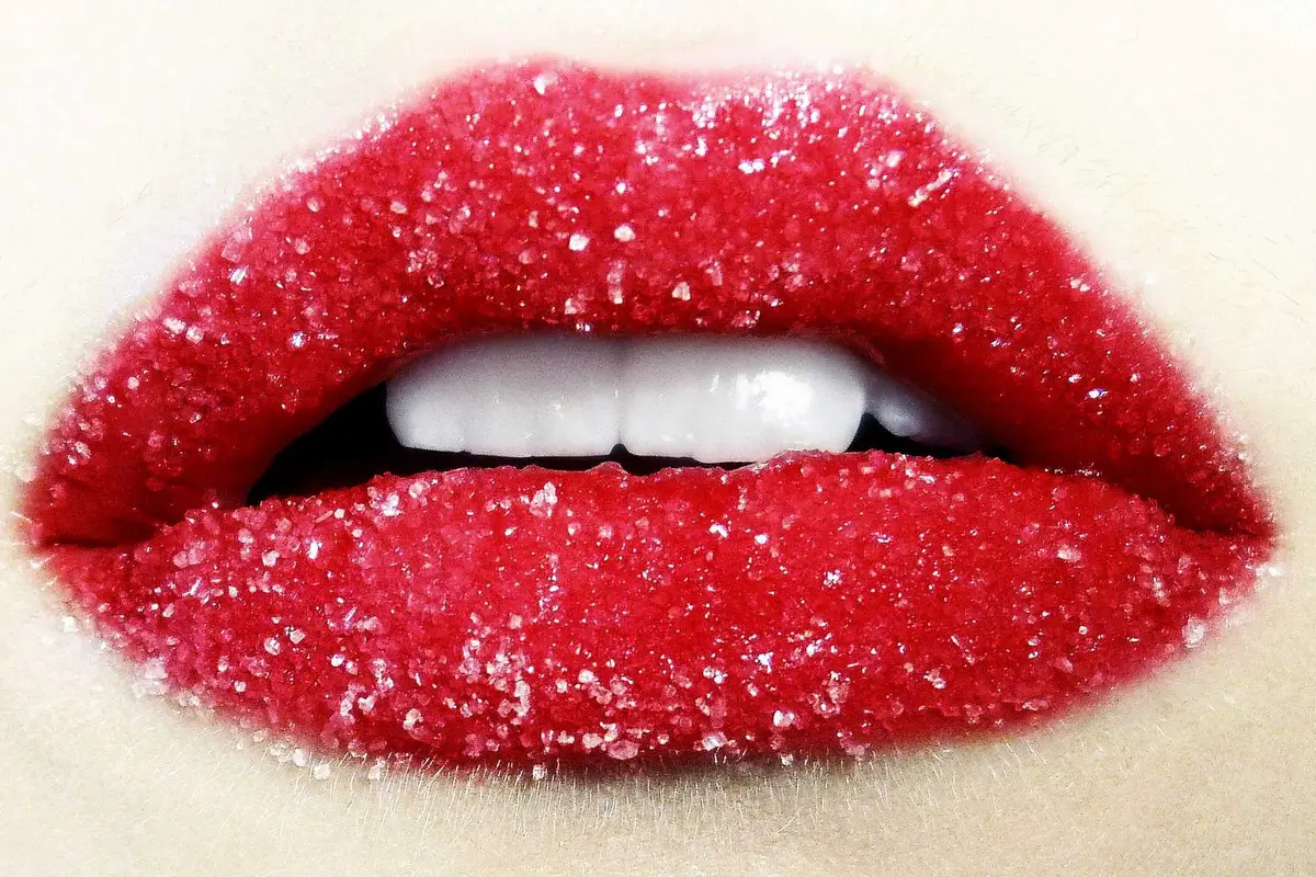 Tak Perlu Sulam Bibir, Begini Resep Memerahkan Bibir Secara Alami