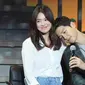 Dalam sebuah wawancara, Song Joong Ki memberikan isyarat sengaja menyembunyikan hubungannya dengan Song Hye Kyo.