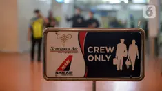 Suasana crisis center maskapai Sriwijaya Air di Terminal 2D, Bandara Internasional Soekarno-Hatta, Tangerang, Banten, Sabtu (9/1/2021). Pesawat Sriwijaya Air SJ-182 rute Jakarta-Pontianak hilang kontak empat menit setelah lepas landas dari Bandara Soekarno-Hatta. (merdeka.com/Imam Buhori)