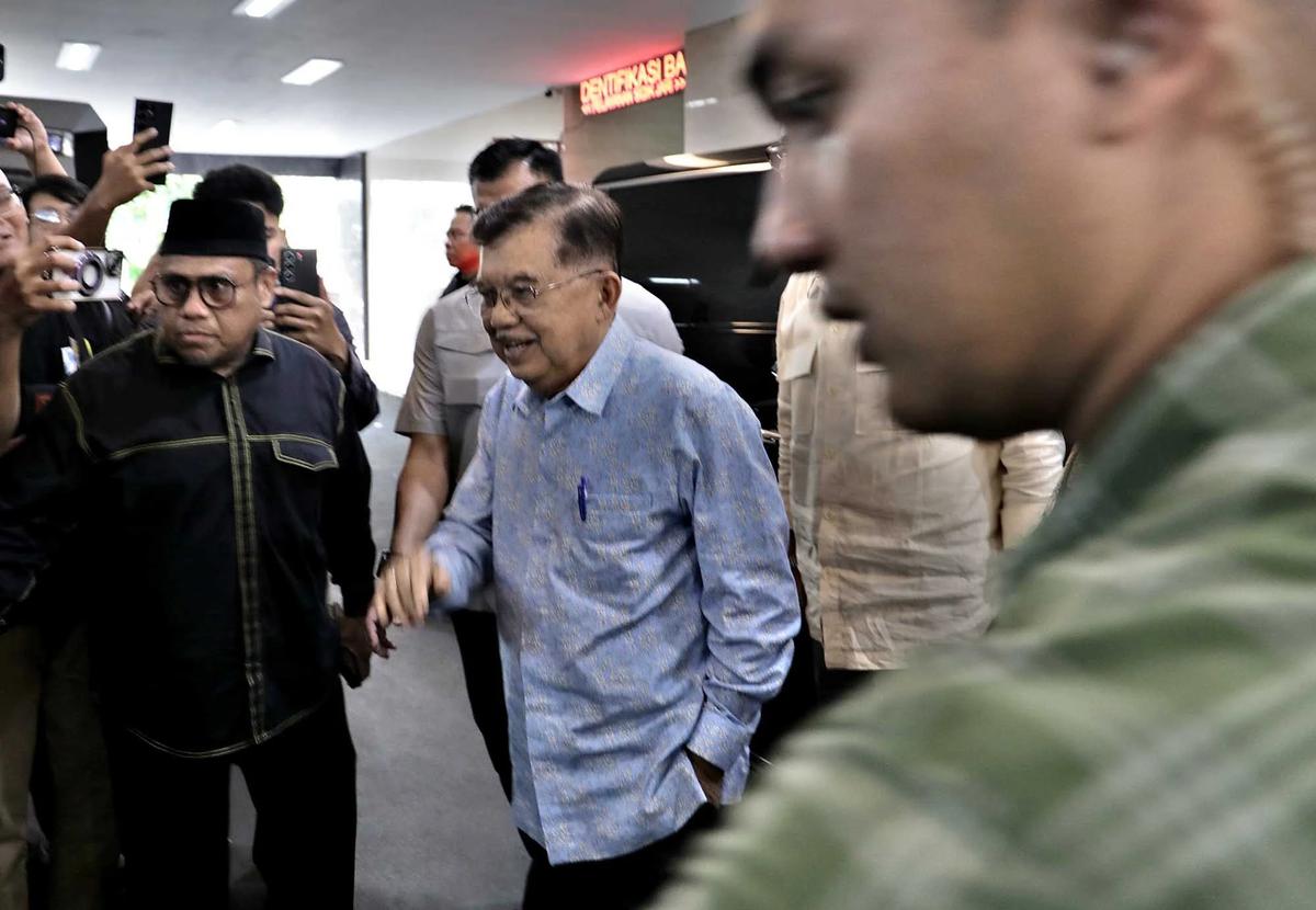 FOTO: Rismon Hasiholan Sianipar Dilaporkan Jusuf Kalla ke Bareskrim