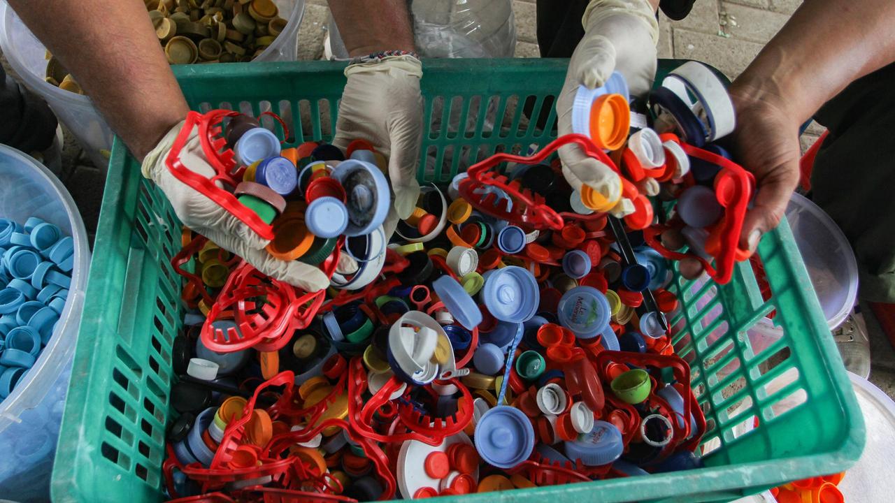FOTO: Potret Pengolahan Sampah Plastik di Bank Sampah Kertabumi