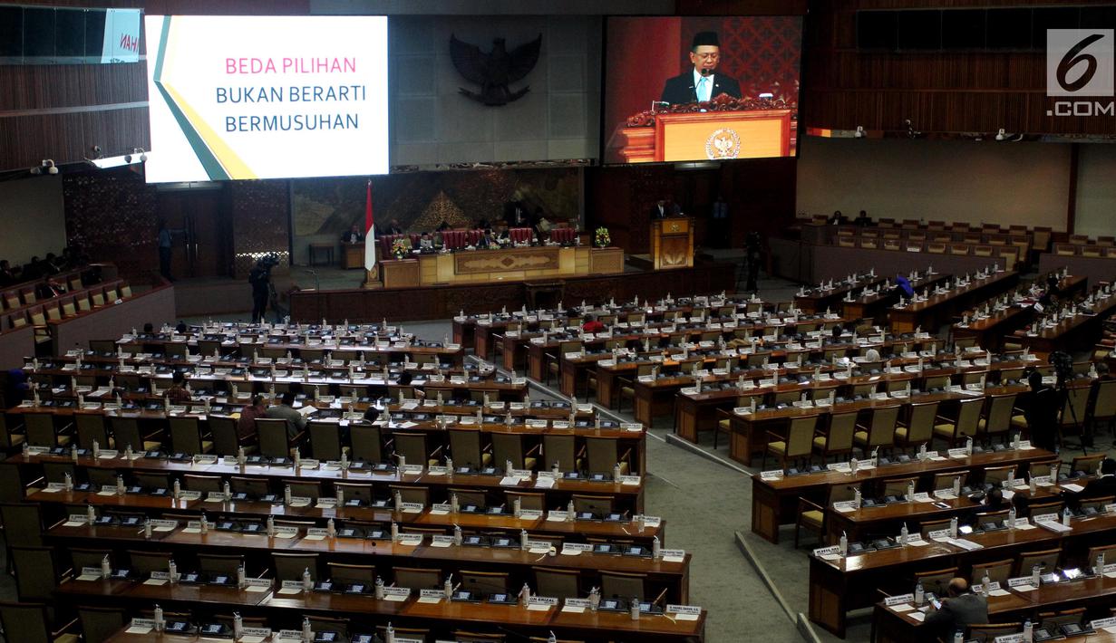 Suasana Rapat Paripurna dengan agenda pandangan akhir pemerintah soal RUU APBN 2019 di Jakarta, Rabu (31/10). Meski disertai sejumlah catatan, DPR menyetujui RUU APBN 2019 beserta Nota Keuangannya menjadi UU. (Liputan6.com/JohanTallo)