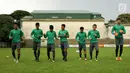 Timnas Indonesia U-19 kembali jalani latihan di Stadion Pandomar, Yangon, Minggu (10/9). Latihan ini ditujukan sebagai persiapan menghadapi Vietnam yang akan bertanding pada 2017 pada Senin (11/9) mendatang. (Liputan6.com/Yoppy Renato)