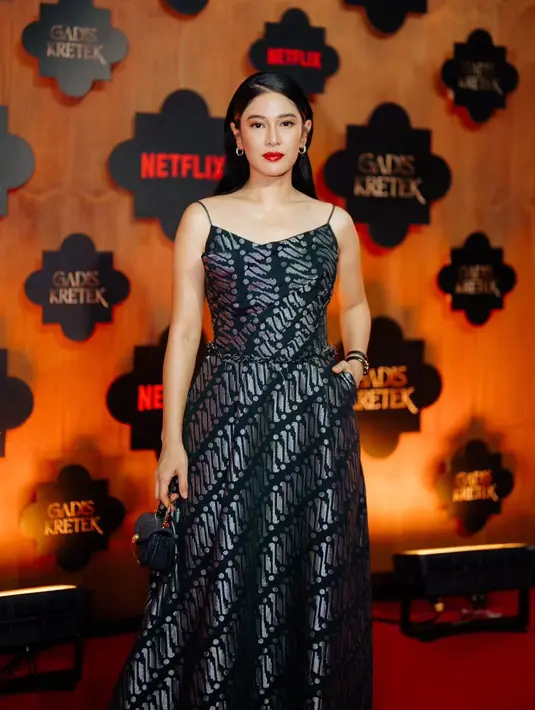 Gaun ini merupakan rancangan Didit Hediprasetyo yang merupakan putra dari Capres Prabowo [@hagaipakan]