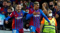 Barcelona hanya mampu bermain imbang 1-1 kontra Granada pada laga pekan kelima La Liga di Camp Nou, Selasa (21/9/2021) dini hari WIB. Gol Ronald Araujo pada menit akhir menyelamatkan Barca dari kekalahan. (AP Photo/Joan Monfort)