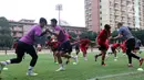 Meski hanya akan berlaga dalam FIFA Matchday, pelatih timnas Indonesia Shin Tae Yong langsung memberi porsi yang cukup intens di sesi latihan perdana. (Liputan6.com/Helmi Fithriansyah)
