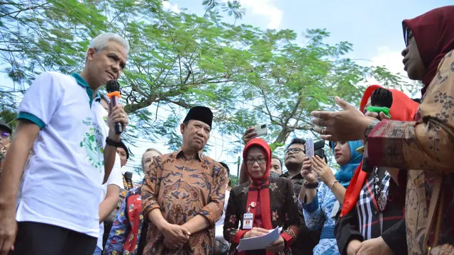 Ganjar Pranowo melepas ekspor produk UMKM di Banyumas. (Foto: Liputan6.com/Humas Pemkab Banyumas)