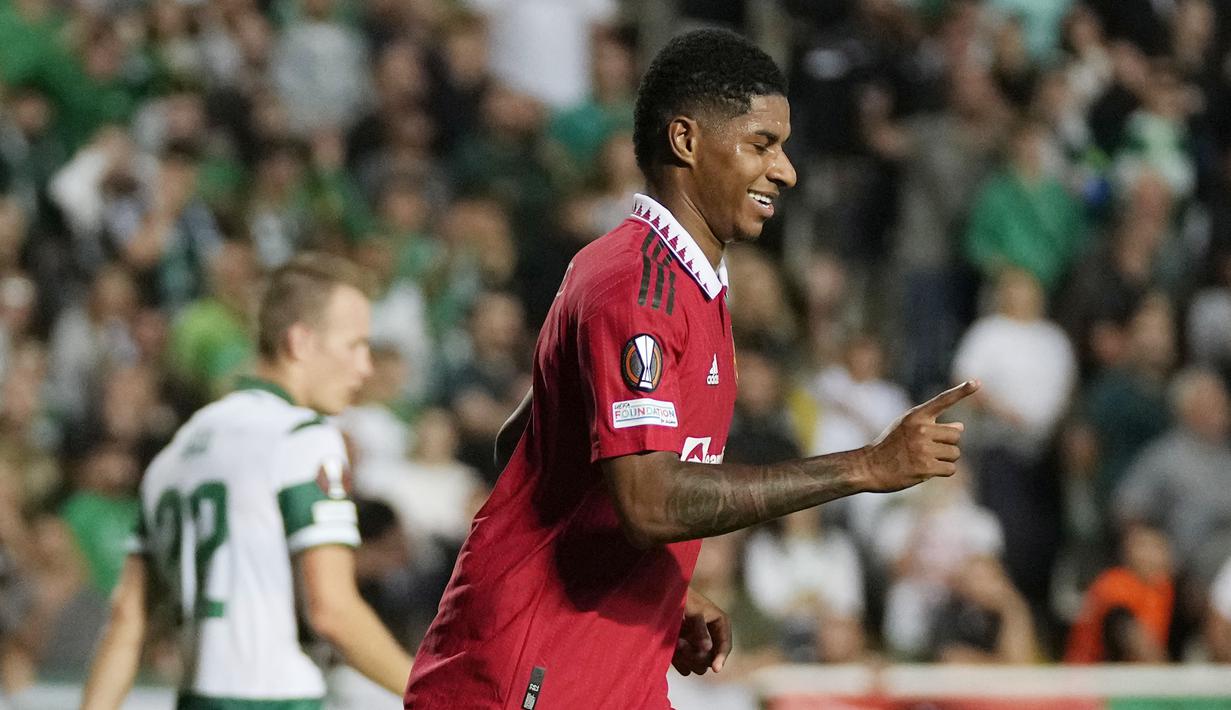 Marcus Rashford menyumbang dua gol untuk kemenangan Man United, sedangkan satu gol lainnya disumbangkan oleh Anthony Martial. (AP/Petros Karadjias)
