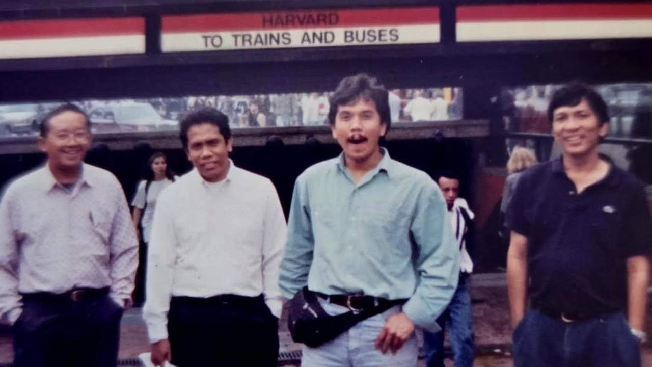 Foto Bersejarah 30 Tahun Lalu di Amerika, Ada Pengacara Top di RI Bersama Aktivis Terkenal