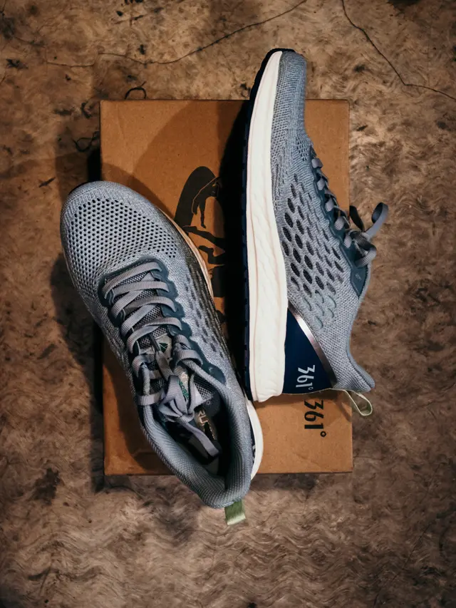 Ciptakan Lari Sehat Tanpa Beban di Musim Panas dengan Sneakers Berbahan Ringan dan Elastis