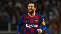 Lionel Messi - Messi menjadi penerus nomor punggung 10 setelah Ronaldinho hijrah ke AC Milan. Messi menggunakan nomor 10 di Barcelona sejak 2008 hingga sekarang. (AFP/Gabriel Bouys)