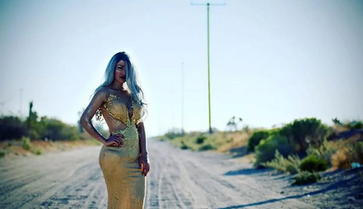 "Pembenci, seperti burung beo, banyak bicara tapi tidak bisa terbang seperti pelangi seperti elang. Tidak ada apa-apanya kecuali menakut-nakuti orang malas 😂😂😂 berhenti takut pada apa yang salah?," tulisnya dalam bahasa Inggris.(Instagram/cynthiara_alo