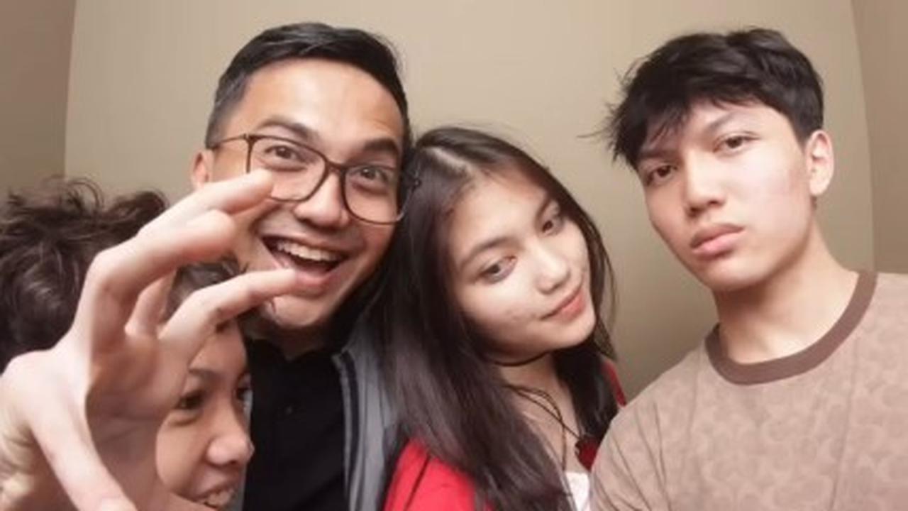 7 Potret Anak Sahrul Gunawan Kini, Sudah Pada Besar - Ganteng dan Cantik