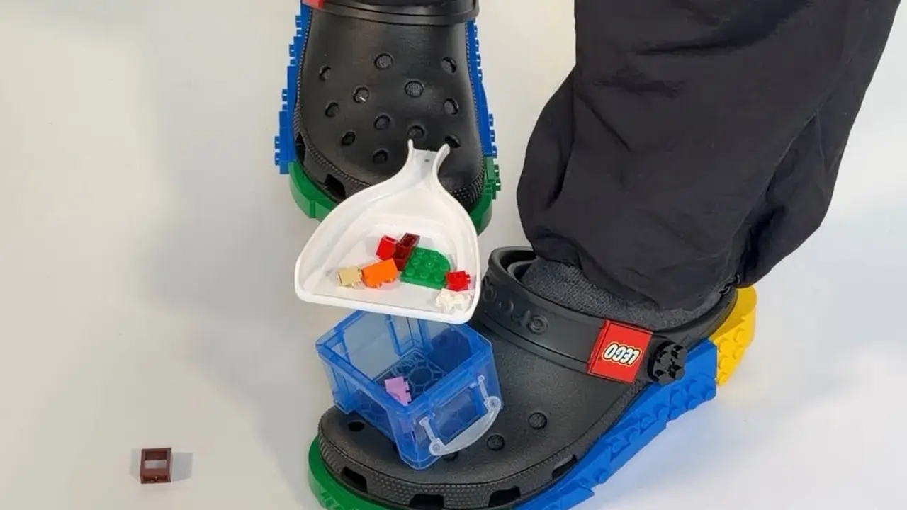 Dari Mainan ke Fashion, Kolaborasi Crocs x LEGO yang Bikin Gaya Makin Fun