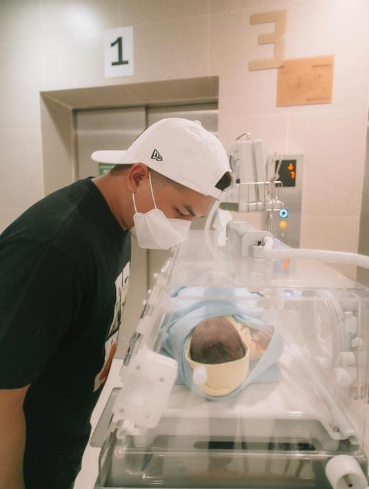 Di akhir tulisannya, Chelsea pun mengungkapkan terimakasih kepada para dokter yang telah membantunya. Ibu dua anak ini mengungkap rasa kagum atas kehebatan para dokter yang mampu menangani pasien di tengah pandemi. (Instagram/chelseaoliviaa)