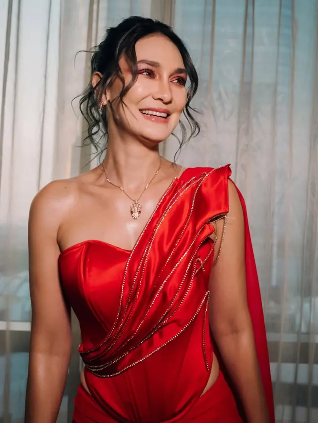 9 Inspirasi Model Kalung Luna Maya, Simpel dan Elegan untuk 2025