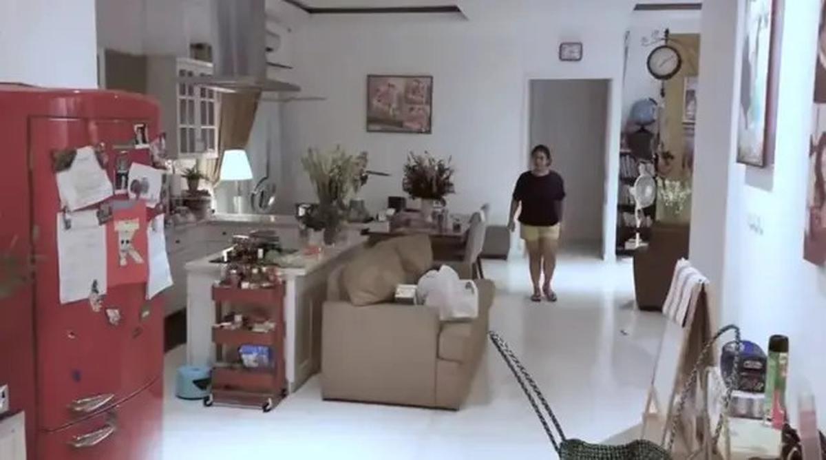 11 Potret Dapur Sissy Priscillia, Model Interior Serba Putih yang Menyatu dengan Ruang Keluarga
