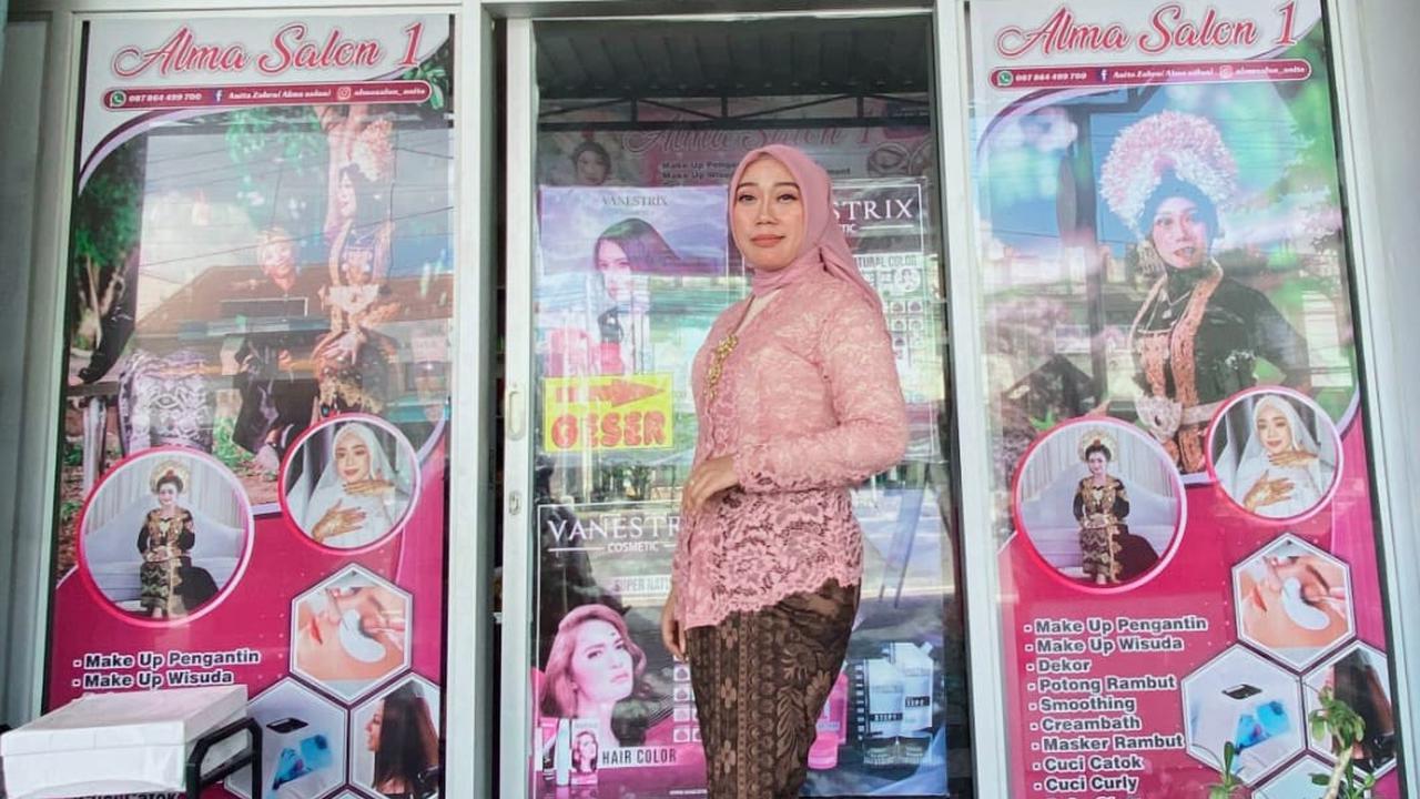 Titik Balik Nita: Single Parent yang Sukses Mendirikan Dua Salon Lewat Kursus Kecantikan