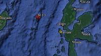 Gempa yang terjadi ini membuat panik warga Ternate dan lari berhamburan ke luar rumah.