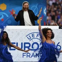 David Guetta saat tampil di final Piala Eropa 2016. (AFP/Bintang.com)