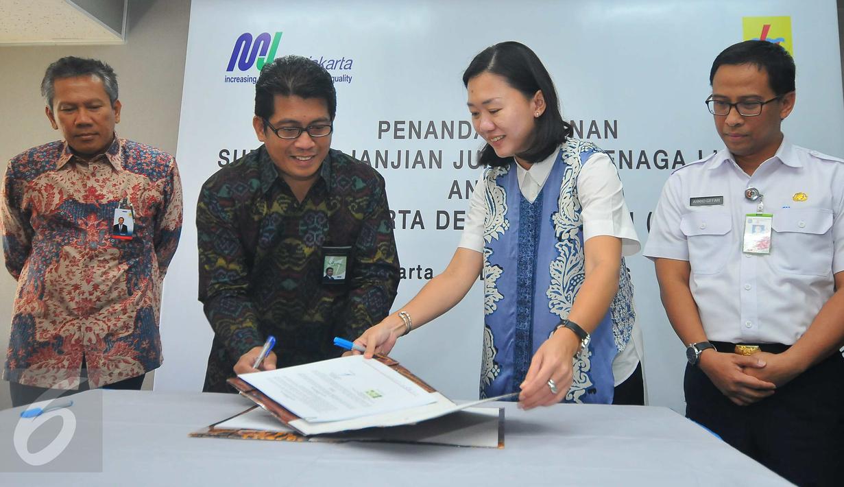 Suasana penandatangan kerjasama, Jakarta, Rabu (21/12). Perjanjian tersebut untuk menjamin kesediaan listrik operasional MRT Jakarta secara keseluruhan tanpa terputus dan menjamin adanya pemeliharaan sistem yang baik. (Liputan6.com/Angga Yuniar)